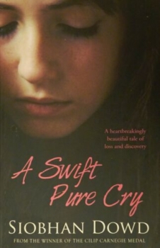 A swift pure cry - A heartbreakingly beautiful tale of loss and discovery von Siobhan Dowd